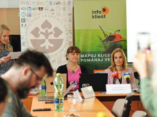 Mapuj kliešte. Pomáhaj vede!